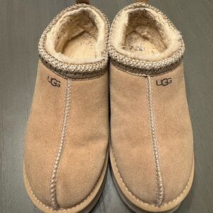 UGG Tazz II platform Beige Suede Slip-Ons